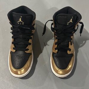 Jordan 1 (size 5Y)